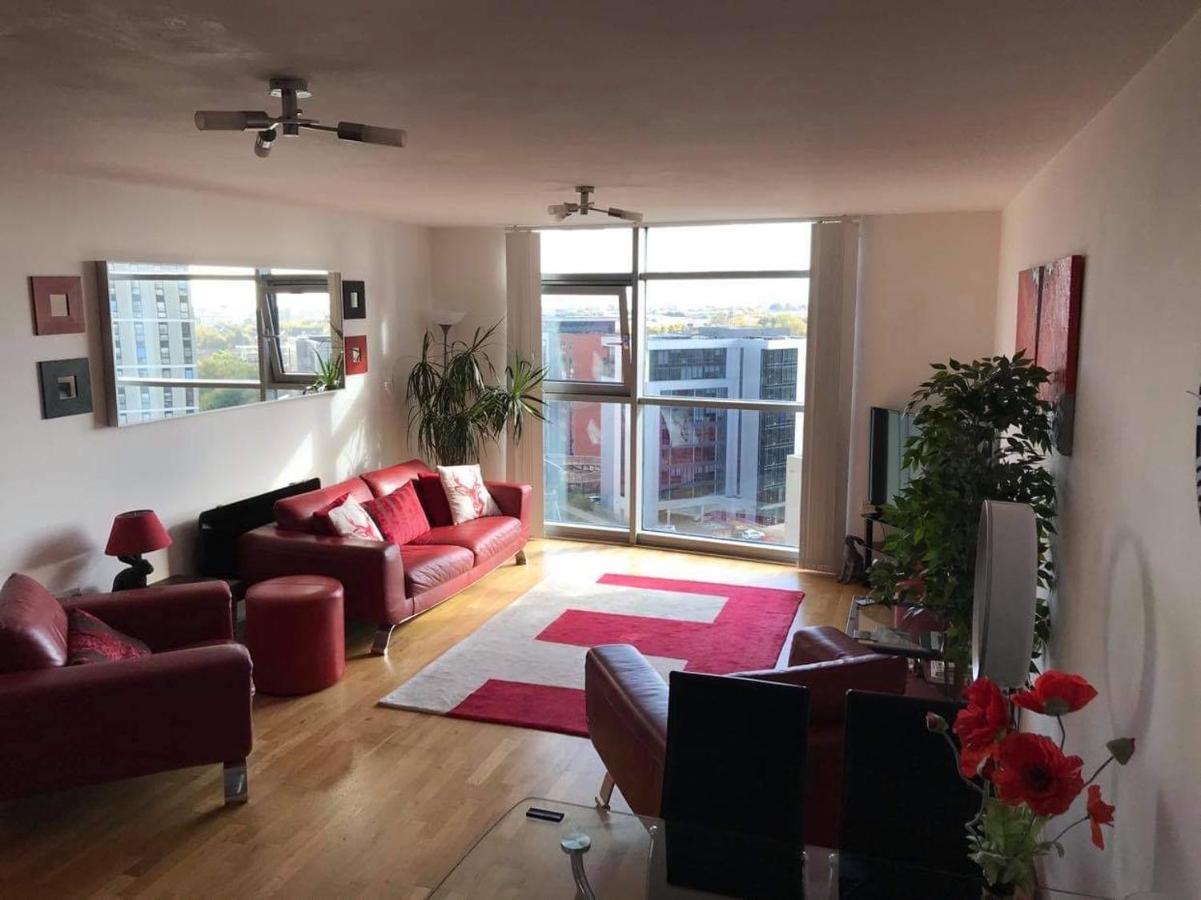 Stunning Spacious City Apartment With Free Parking Кардифф Экстерьер фото
